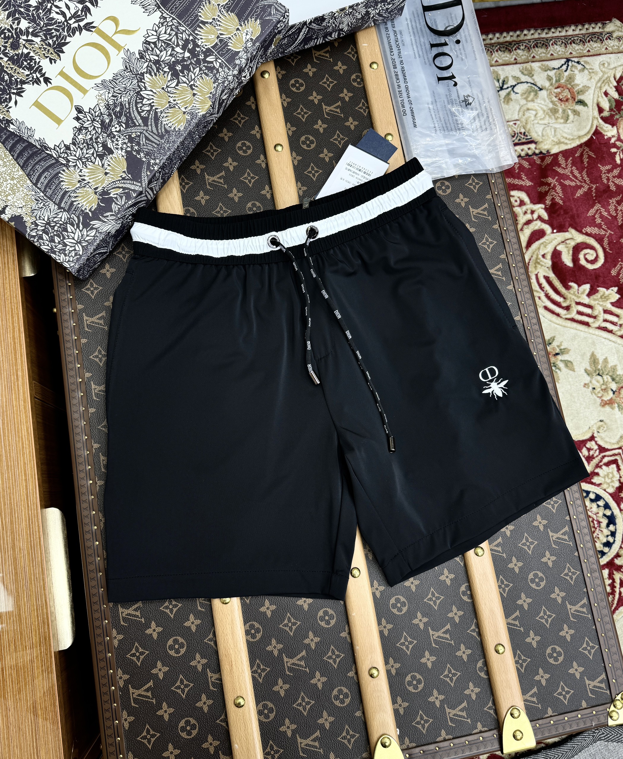 Quần short gió Dior CD logo Ong chữ thêu Like Auth 1-1 on web CD MK